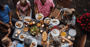 میز شام برای یک مهمانی را چطور تزیین کنیم؟